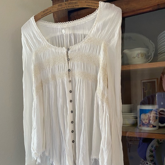 Free People White 60’s Style Blouse - Picture 2 of 12